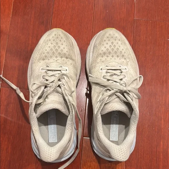 White Hoka Clifton 9 Running Shoes Women's 6 - Picture 3 of 8